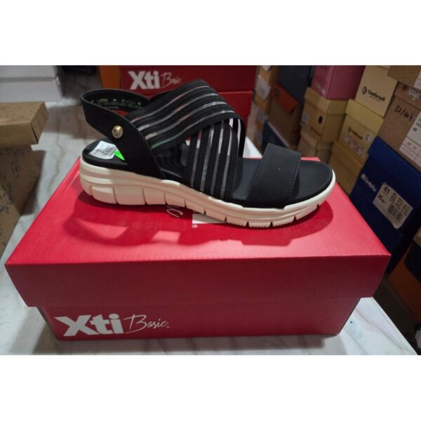 Pallet of New Multi-Brand Footwear – Retail Stock for Resale