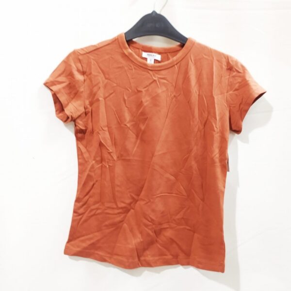Basic short-sleeved t-shirts and crop tops