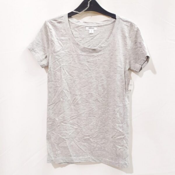 Basic short-sleeved t-shirts and crop tops