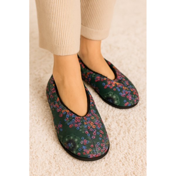 Wholesale Slippers and Home Footwear – Mixed Lot by Size and Style