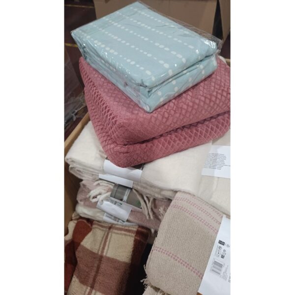 wholesale-blankets-duvet-covers-home-textile-lot-45-pieces-10.jpg Wholesale Lot of Blankets and Duvet Covers – 45-Piece Home Textile Mix
