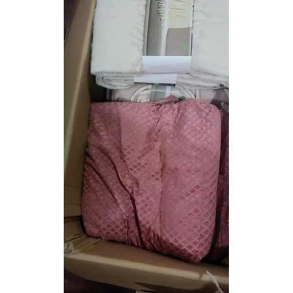 wholesale-blankets-duvet-covers-home-textile-lot-45-pieces-6.jpg Wholesale Lot of Blankets and Duvet Covers – 45-Piece Home Textile Mix